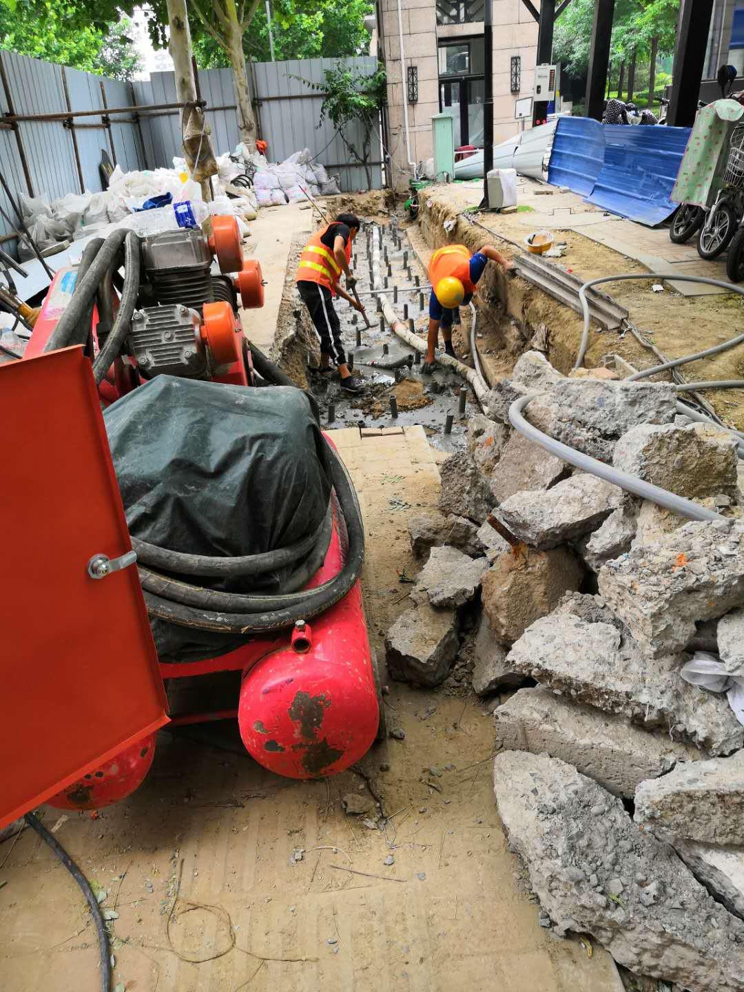 宝兴地基加固解决房子的地基下沉问题